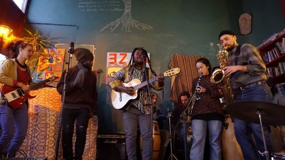 Τρίτη 22/3/2022, στις 21:30 Kokowomba &amp; friends - LIVE from Congo